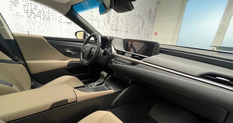 Lexus ES cena 154900 przebieg: 39535, rok produkcji 2018 z Racibórz małe 191